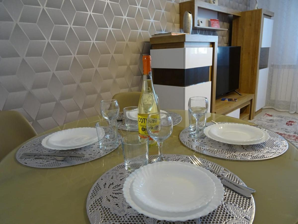 Carla'S Apart Palas-Hala Centrala 1 Bedroom, Airport Shuttle Iasi Bagian luar foto