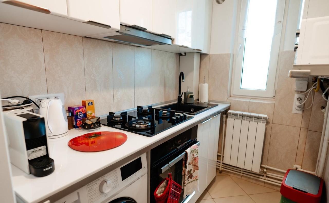 Carla'S Apart Palas-Hala Centrala 1 Bedroom, Airport Shuttle Iasi Bagian luar foto